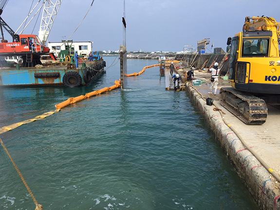 工事名：茶花漁港工事水産物生産基盤整備工事